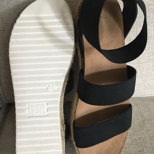 Woman’s Sandals sz 11